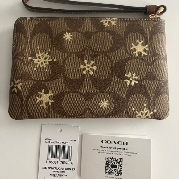 NWT Coach Corner Zip Wristlet In Signature Canvas With Snowflake Print - Picture 5 of 6